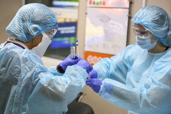  Состояние заболевших врачи оценивают как удовлетворительное.

Два новых случая заражения коронавирусом выявили в Ростове-на-Дону. COVID-19 подтвердился у туристов, сообщили в администрации города.
