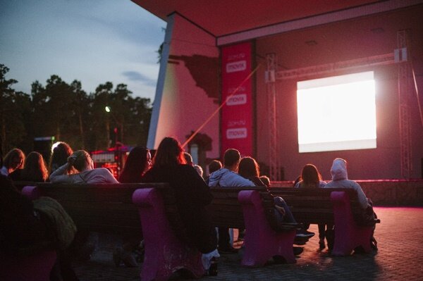Кинотеатр под открытым небом. Фото kudatumen.ru