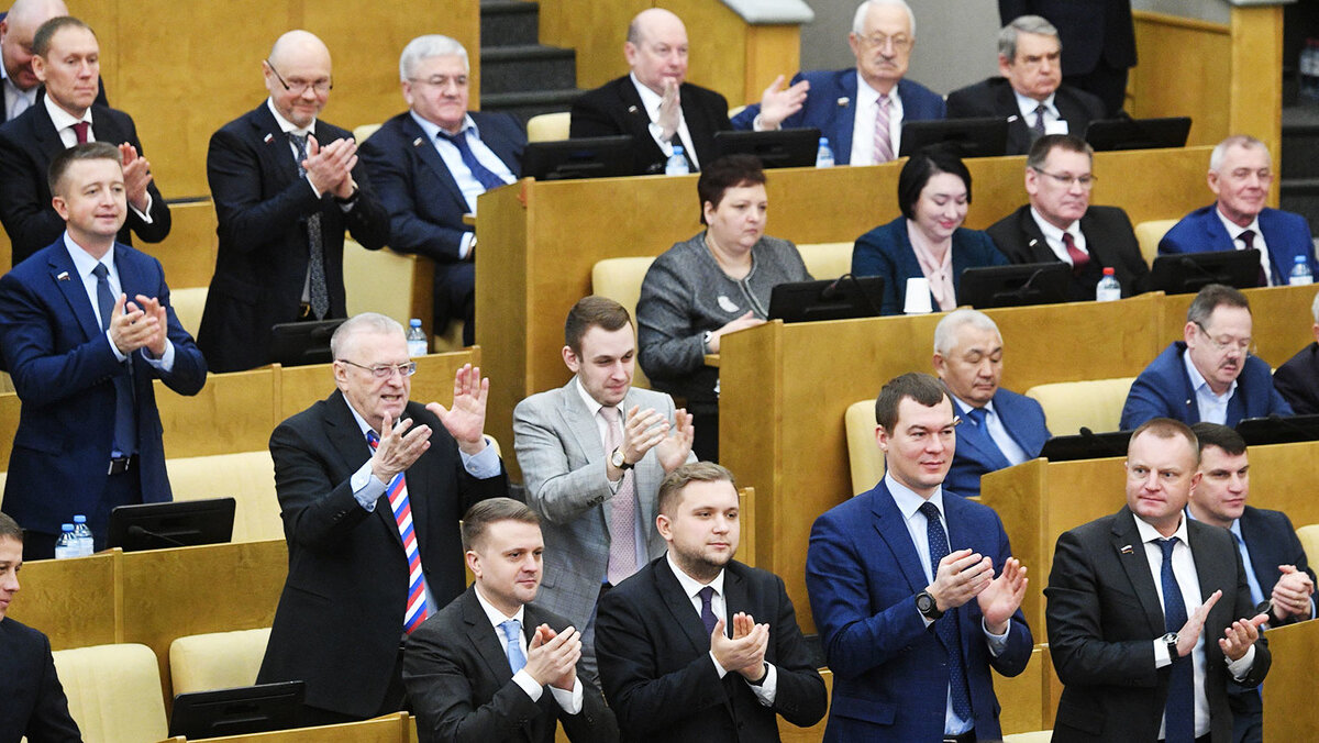 Взято с Яндекс.картинки. Вот такие дяденьки решают, чем кормить младенцев?
