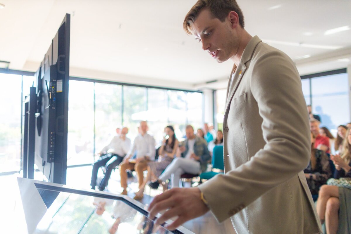 На фото Владимир Буйвидис