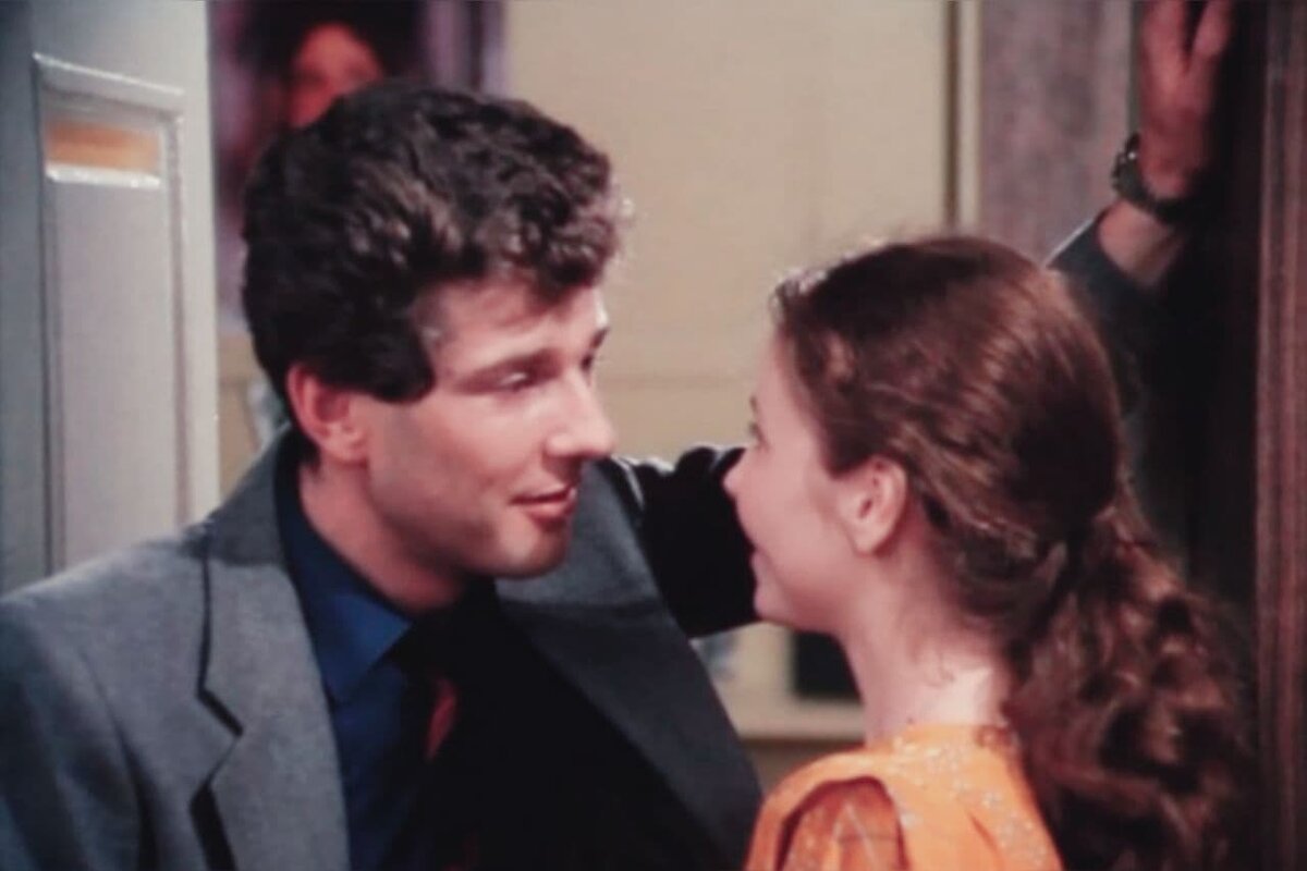 кадр из к/ф "Отпуск за свой счет"  - А ты, вообще, как меня нашла?