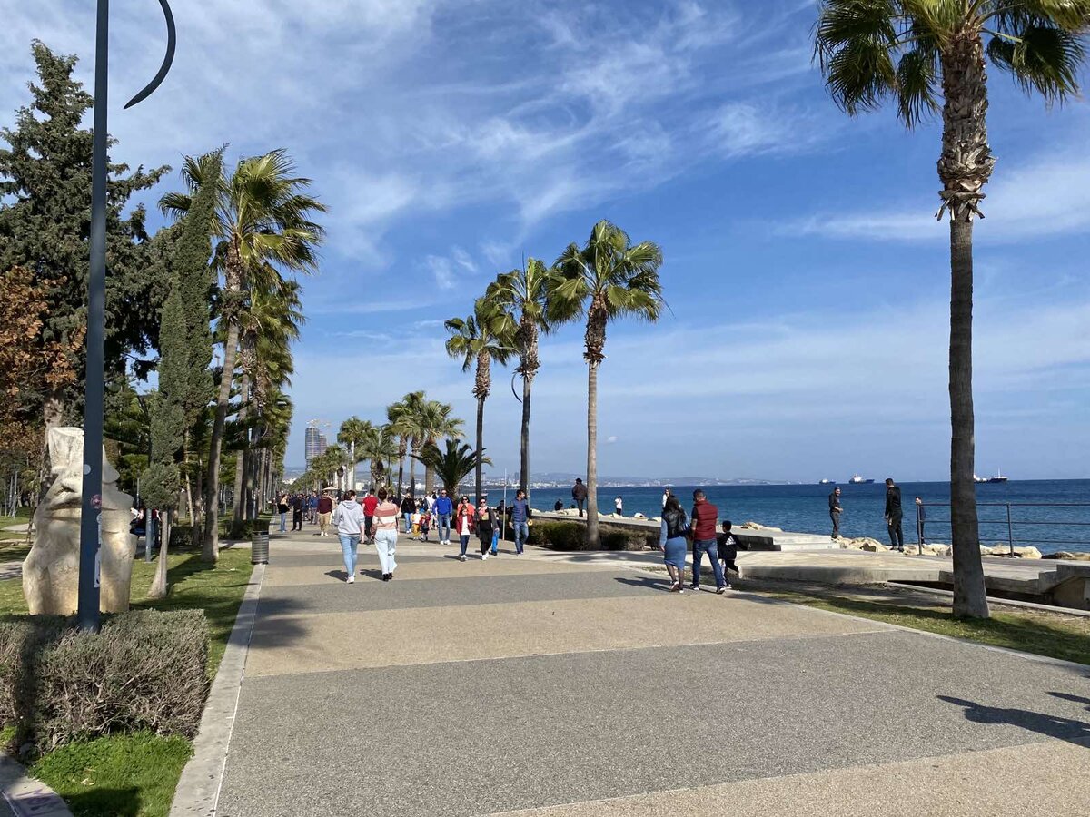  Лимасол. Листайте