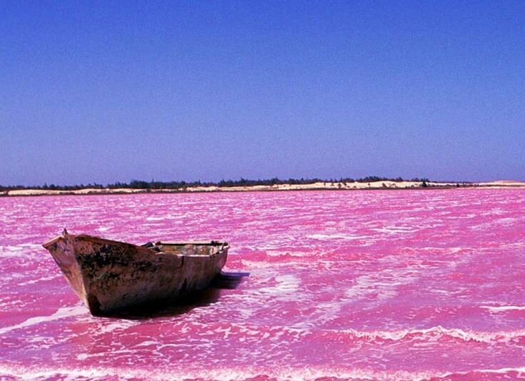 Озеро Ретба/ © cattur.ru