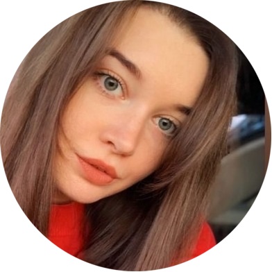 «Молодожены теперь предпочитают фотографироваться без излишних декораций, потому что хотят быть главными героями съемки. Это и правильно, ведь яркие акценты отвлекают внимание от виновников торжества и не позволяют сконцентрироваться на самом важном», - объясняет фотограф Кристина Топтыгина.