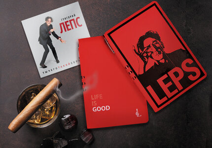 Примеры работ: блокнот с вырубкой под ручку и УФ-печатью на всю площадь обложки