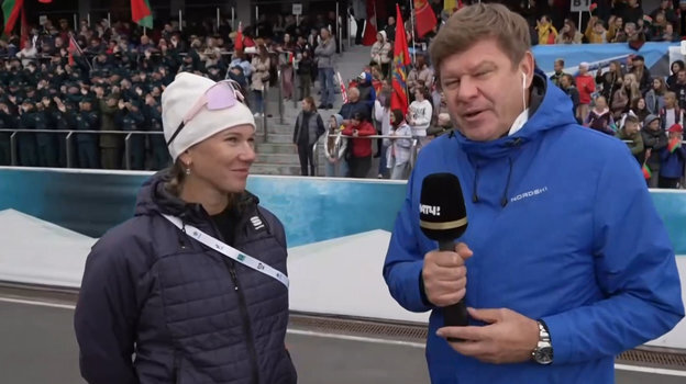     Трибуна с болельщиками из МЧС (слева).скриншот из трансляции «Матч ТВ»