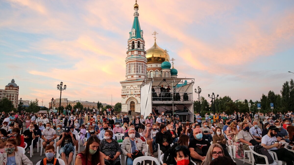     Концерт группы «Любэ» пройдет на одной из мобилизационных баз, а не в центре города.