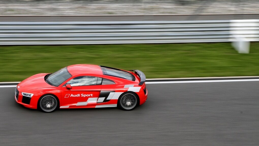 Newing Alpil Audi r8 RSR