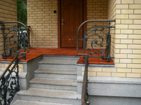  Встроенное крыльцо дома