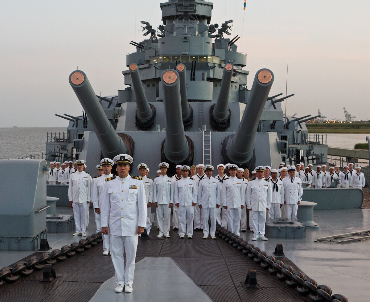 Команда «Индианаполиса». Кадр из фильма «Крейсер»