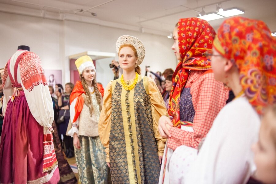 Праздничные костюмы из собрания Сергея Глебушкина