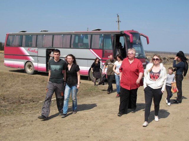 Завидев такое чудо вся наша компания пресс-туристов высыпала из автобуса чтобы рассмотреть инопланетянина вблизи. 