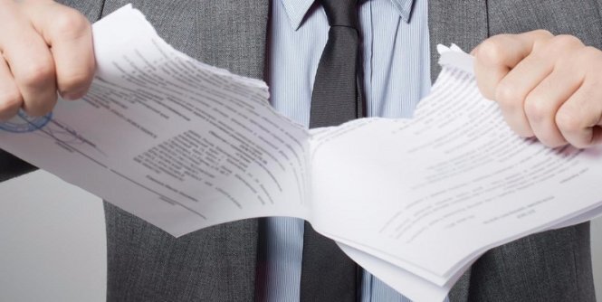 Банк России полагает, что ни страховая организация, ни общество взаимного страхования застройщиков не вправе отказаться от исполнения договора страхования гражданской ответственности застройщика без согласия участника долевого строительства.