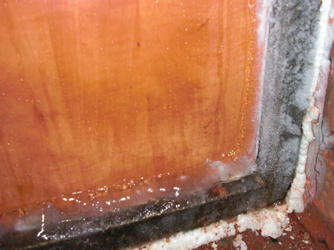 Промерз дом что делать. Промерзает стена. Промерзание углов стен. Промерзание углов в доме. Промерзание стен.