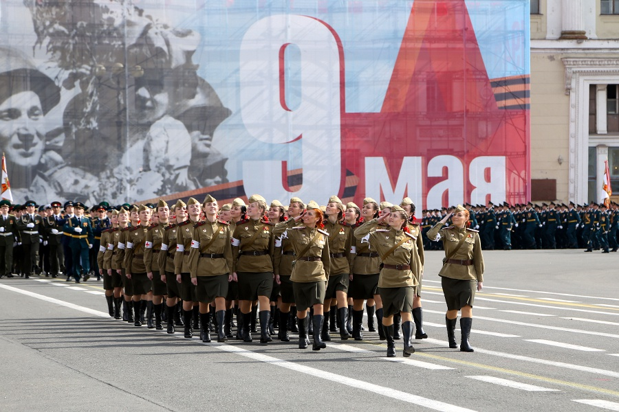 9 мая парад с фотографиями дедов