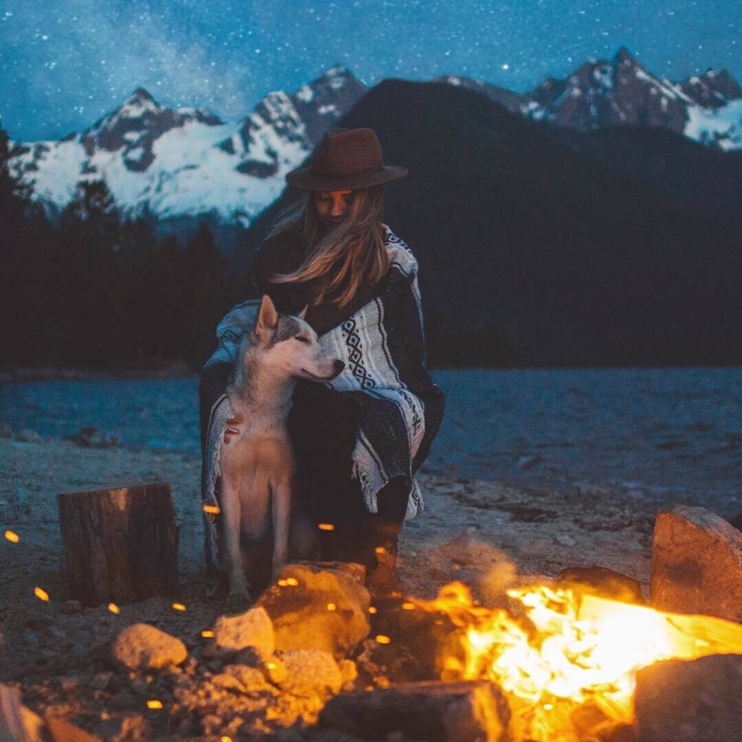 Пару элементарных вещей, но часто люди про них забывают. ⠀
💥Позволь себе быть собой, а другому другим. Каждому своё занятие, каждый из нас индивидуален.
Не надо подстраиваться под ожидания своего окружения, а их прогибать их под себя.
Наши ожидания и ожидания других людей, это всего лишь наши тараканы, желания и эгоизм, местами. 
Вспомни себя в ситуации, где, чтобы удовлетворить чьё-нибудь «Хочу», ты жертвовал своими временем, силами, а самое главное, делал это против своего желания, а человек принял это как должное. Что ты чувствовал в этот момент?
Wtf?🤷🏼‍♀️Разочарование и обиду.
⠀
Находясь в состоянии «сна», люди делают это очень часто. Это можешь делать ты, а могут с тобой. И Вы постоянно меняетесь местами.
⠀
Выводы:
☑️Своей жизнью можно рулить только самостоятельно, жизнью остальных людей рулить нельзя.
☑️Мы не обязаны подстраиваться под других, а другие не обязаны подстраиваться под нас.
☑️Делать что-то для окружающих - замечательно, но это должно идти от искреннего желания, а не от мотива угодить окружающим.
⠀
Первое время такой жизни, ты будешь захвачен чувством вины и будет тяжело. Ты же всегда старался для другого, а теперь живёшь для себя и делаешь что-либо только добровольно. Куда деть это чувство?
⠀
💥Не тащи на себе чувство вины, не обвиняй других.
Вина - подобна раковой клетке, она стремительно поражает здоровые клетки, заполняя все вокруг.
❗️Чувство вины - самый простой способ манипуляции.
Многие родители используют это на своих детях с самого раннего действа. И думаю, что каждый слышал фразы вроде «Если ты будешь плохо учиться/не сделаешь что-то, мама расстроится!»
Этим приёмом пользуются и партнеры в нездоровых отношениях.
Но как мы уже знаем из предыдущего пункта, мы не должны делать что-то против своей воли.
⠀
Вина - держит на месте, понижает продуктивность, ухудшает самооценку и портит отношения.
Какая бы не произошла ситуация, выяснять, кто здесь прав, значит быть бараном, выяснение того личности того, что кто совершил какое-то деструктивное действие не приблизит Вас к положительному исходу🐏
Адекватный и осознанный человек будет работать над последствиями.
⠀
Читай дальше👇🏽👇🏽👇🏽
sorvetteВыводы:
☑️Объявление себя или другого человека виноватым, усугубляет ситуацию. Вина разрушает личность. ☑️Вина - способ манипуляции, не стоит угождать людям, чтобы потешить их его.
☑️Каждое действие несёт за собой последствия, если они негативные, вместо поиска виновных, гораздо полезнее заняться поиском решений для их устранения.




















