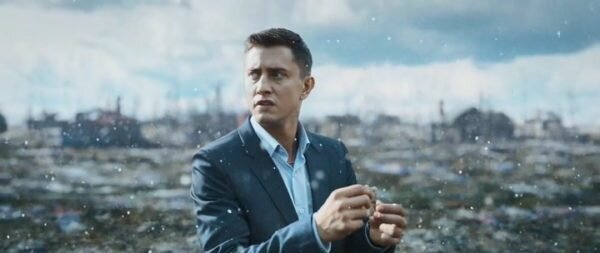Главный герой (актер Павел Прилучный)