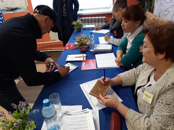 Источник: https://www.ks-yanao.ru/vlast/na-mestakh-k-vlasti-prishli-edinorossy-liberal-demokrat-i-samovydvizhenets.html