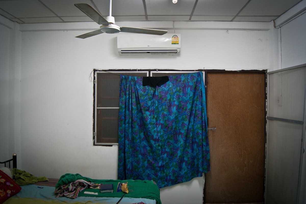 Кондиционер - очень дорогое удовольствие. Пользуйтесь вентилятором.