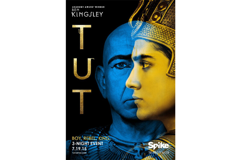 Фараон Эхнатон, отец девятилетнего Тутанхамона, был отравлен своей «второй рукой», которого незамедлительного предали смерти. Чтобы удостовериться в готовности сына управлять великим государством, умирающий фараон приказал юному Тутанхамону убить сына изменника, но мальчик не смог лишить жизнь невиновного сверстника. Так начинается история восхождения на престол одного из самых мудрых египетских правителей.