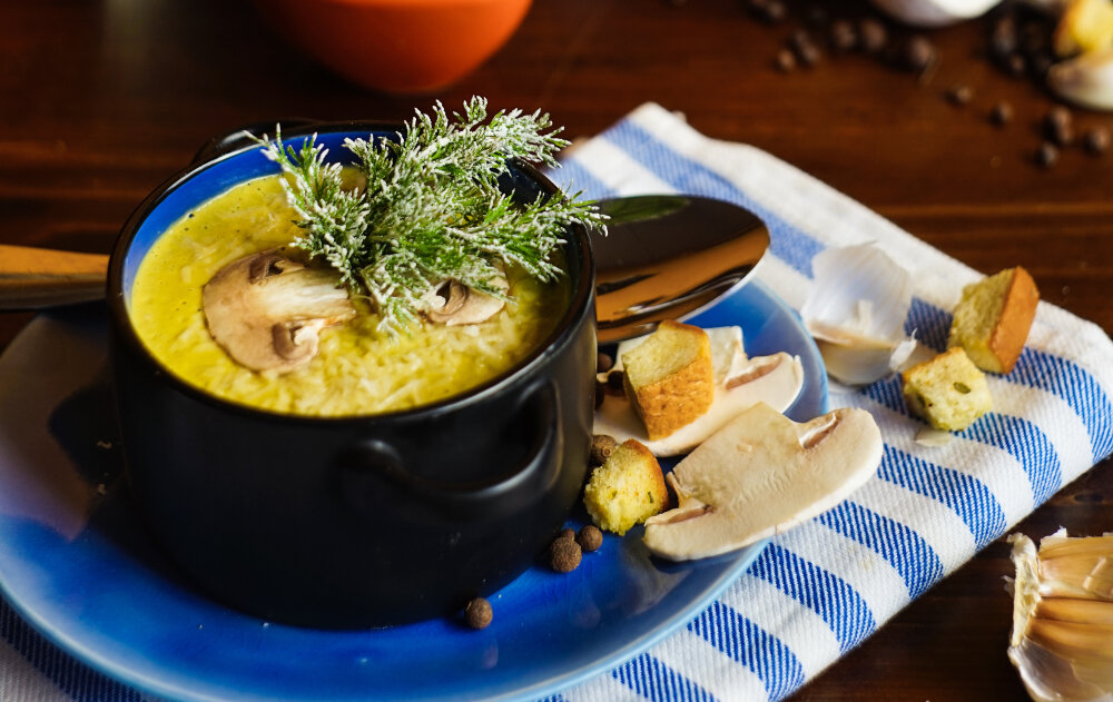 суп с грибами и курицей и сыром рецепт | Дзен