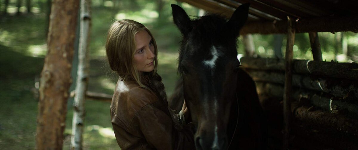 Кадр из фильма "Охотница: Руна мертвых". Источник: imdb.com 