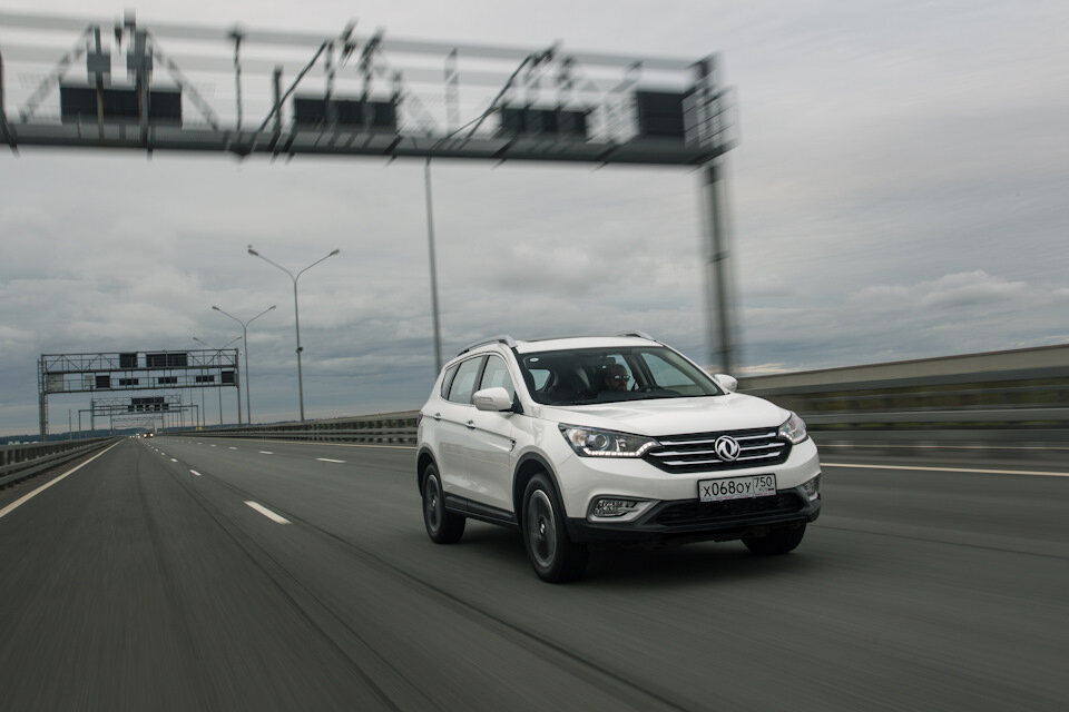 Кроссовер Dongfeng ax7