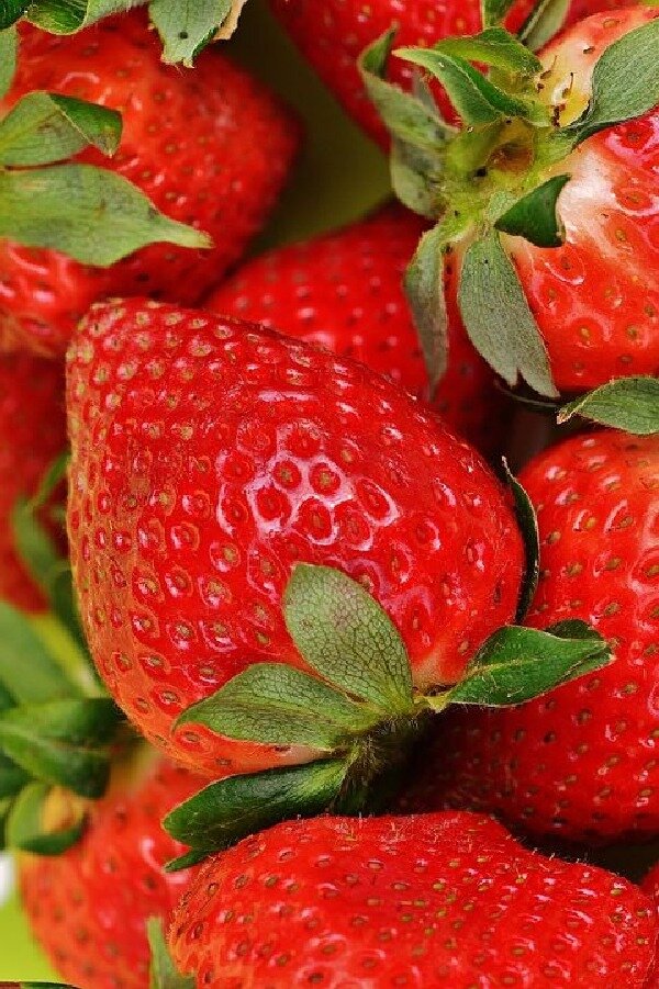 Source: https://pixabay.com/ru/photos/%D0%BA%D0%BB%D1%83%D0%B1%D0%BD%D0%B8%D0%BA%D0%B0-%D1%84%D1%80%D1%83%D0%BA%D1%82%D0%BE%D0%B2-%D0%BA%D1%80%D0%B0%D1%81%D0%BD%D1%8B%D0%B9-%D1%81%D0%BB%D0%B0%D0%B4%D0%BA%D0%B8%D0%B9-1303374/