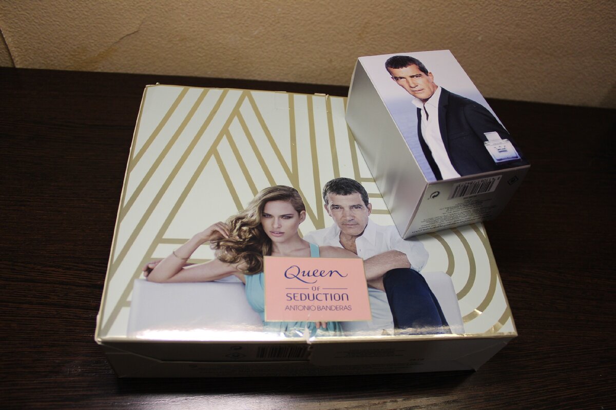 вот такой набор духов нам пришел с интернет магазина