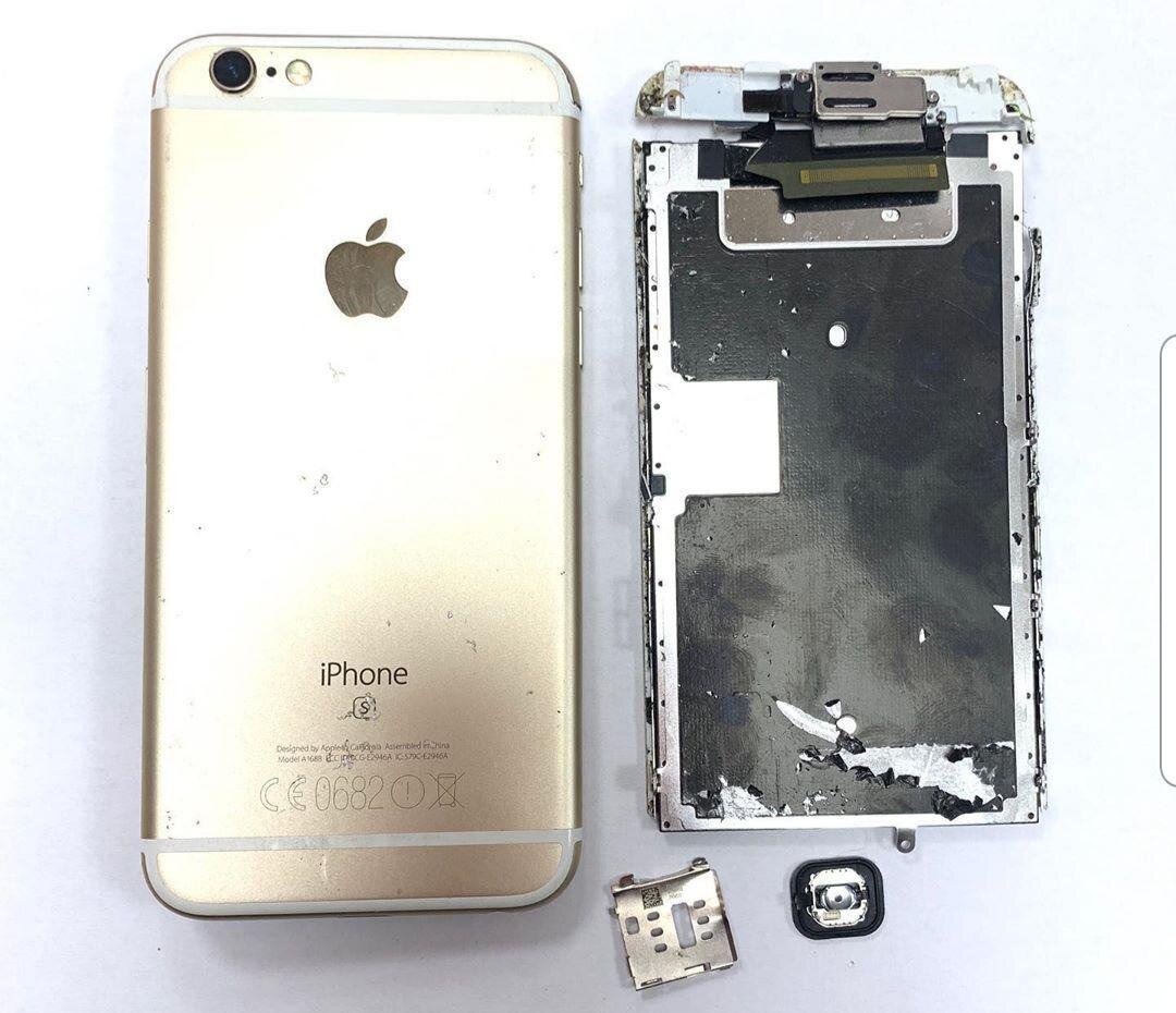 Слегка пострадавший iPhone 6s.