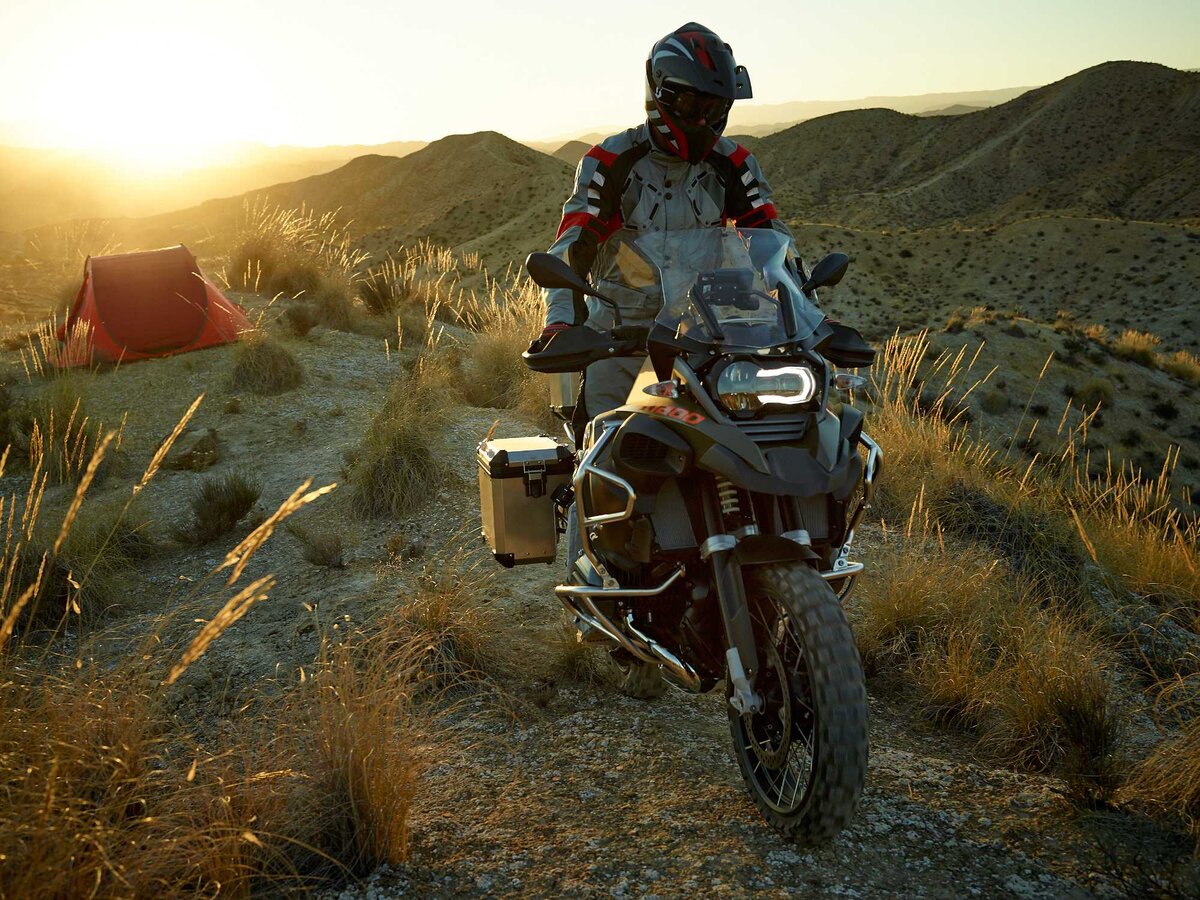 Для примера: это BMW R 1200 GS Adventure (10/2013), источник: press.bmwgroup.com