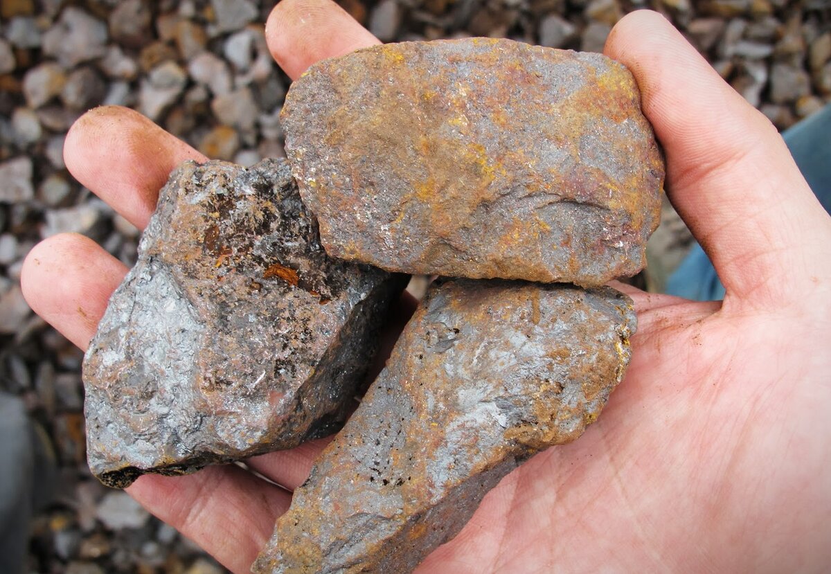 Железная руда (железняк). Фото для иллюстрации с сайта winstein.org, блог Ильи В., обработка автора