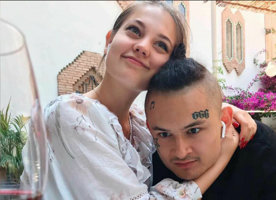 Моргенштерн с супругой, источник - https://yandex.ru/images/