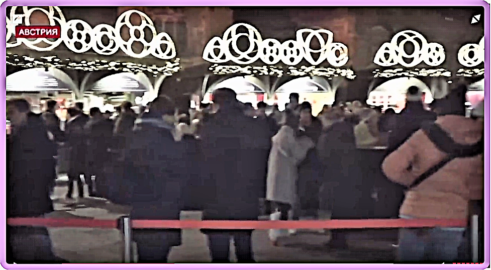 Красная лента на переднем плане отделяет вакцинированных от не вакцинированных.