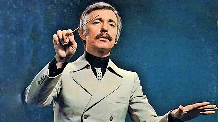 Поль Мориа - французский композитор, аранжировщик, создатель и руководитель эстрадно-симфонического оркестра.