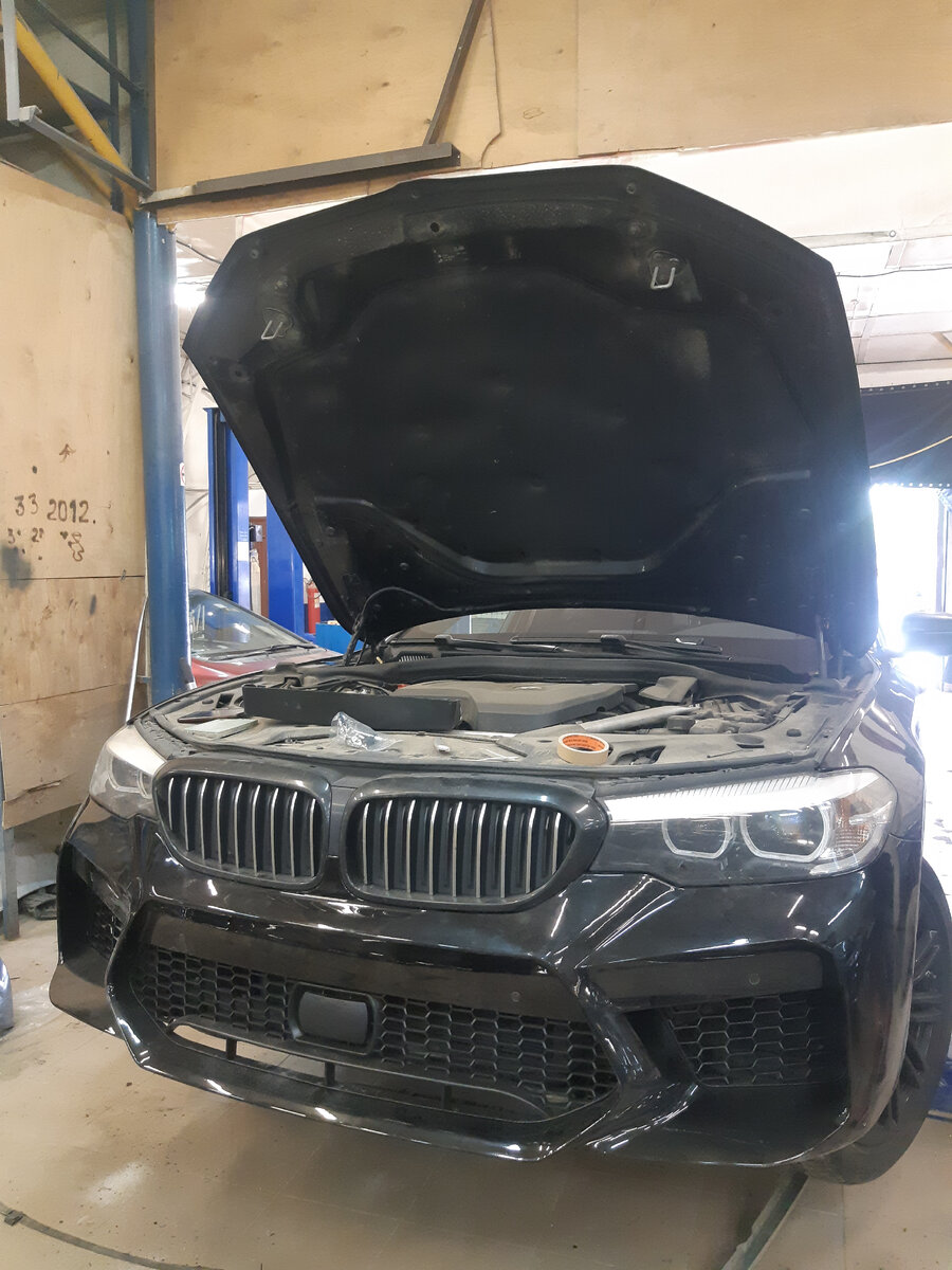 Передний бампер в стиле M5