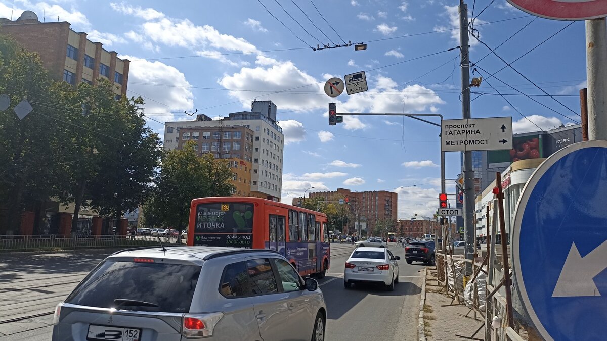     Дополнительная секция появилась у светофора на перекрестке улиц Белинского и Крупской в Нижнем Новгороде. Ее установка позволит сократить заторы на дорогах, сообщили в городском дептрансе.