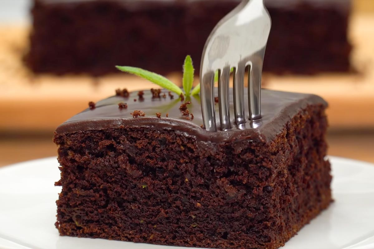 Шоколадний бравний торти. Шоколадный Брауни. Кекс Брауни шоколадный. Шоколадный кабачковый торт. Торт брауни классический