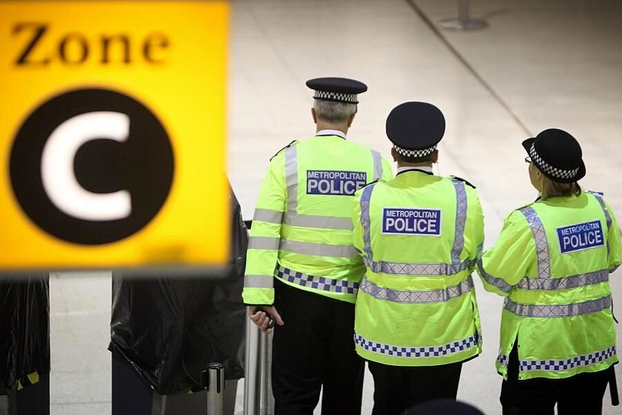 За 12 месяцев до февраля 2017 года в 18 британских аэропортах было арестовано 387 дебоширов человек — против 255 годом ранее