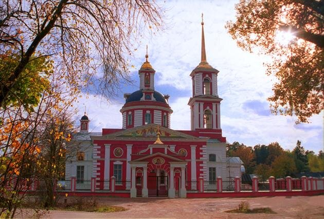 Храм в Алмазово Щелковский район. Усадьба Алмазово Щелковского. Сергиевская Церковь Алмазово. Московская область усадьба Алмазово Церковь.