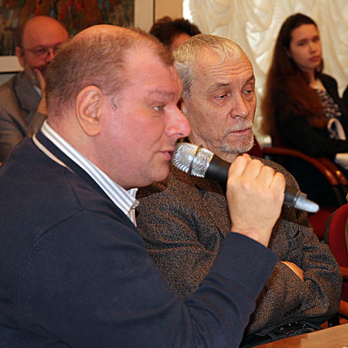 -  Немалый чиновничий аппарат пережил аресты всего нескольких человек.  Суд, прокуратура – практически все остались на прежнем месте. Судьям  предложили подать в отставку, но те заявили, что мечтают служить России.  Считаю, что это было вызвано надеждой вписаться в новую систему власти.  Ради этого можно было и «Марсельезу» петь - хотя бы по шпаргалке…  Полагаю, что фактором, который так революционизировал страну, было  раздражение старой властью. В условиях экономического кризиса  определённый дискомфорт испытывали все: и духовенство, которое мечтало   восстановлении патриаршества, и армия, - отметил Б. Ковалёв. 