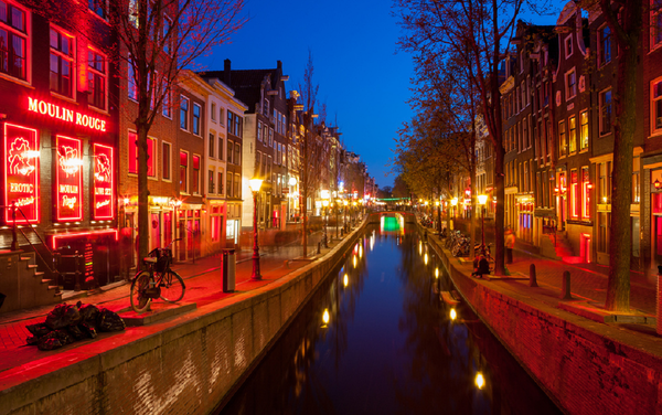 Секс-путешествие по горячим точкам Амстердама: улица красных фонарей