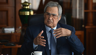 © РИА Новости / Александр КряжевТулеев рассказал, как Ельцин предложил ему возглавить Кузбасс"Правительство  1996 года было все красное: министры от коммунистов, около 30 регионов  России возглавляли губернаторы от КПРФ. Вопрос: что вы сделали? У вас  была вся реальная власть, а для вас как будто митинги не закончились. Я  запаниковал даже. Думаю, что же делается, что за люди, что за бездари,  которые, имея такую власть, все это провалили, даже хуже стало во многих  регионах", — заявил Тулеев.