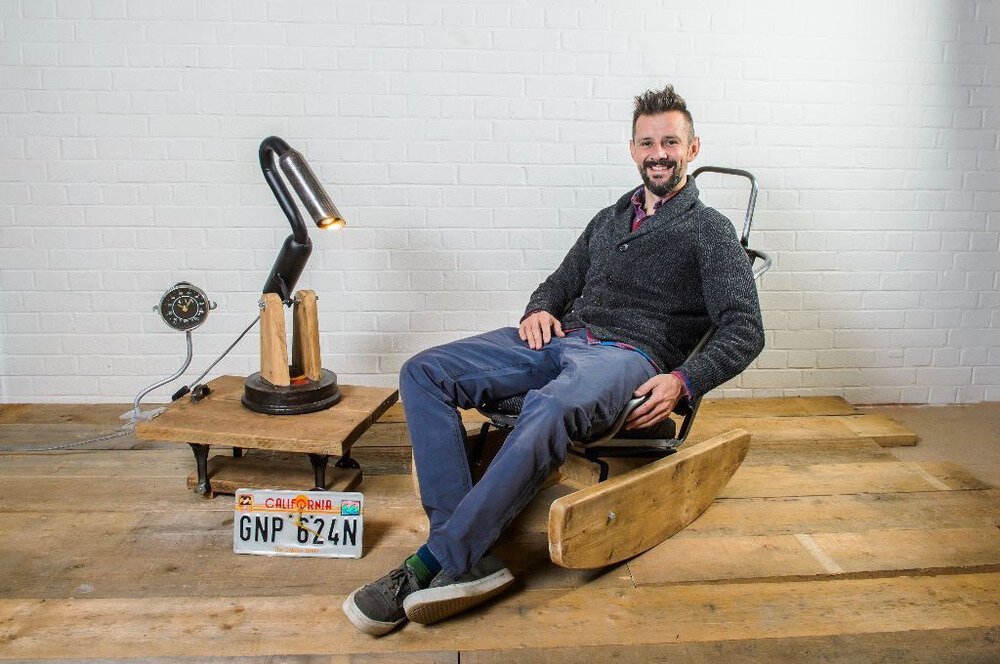 Прикроватная лампа из глушителя стоит £200, а за кресло-качалку из переднего сиденья придётся отдать £400.  