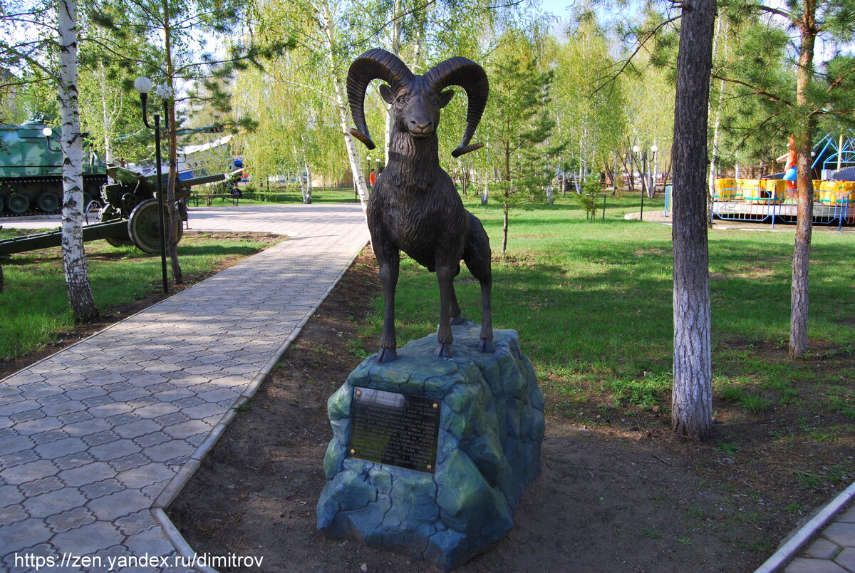 Памятник козлу