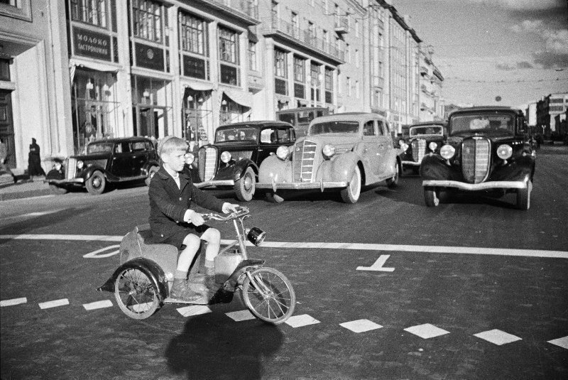 1935 год ссср. Ссср 1935 фото. 1935 г. Мичуринская улица. Улица горького 1930е.