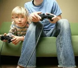 Самая главная опасность, которую представляют компьютерные игры – это возникновение игровой зависимости. Это настоящее отклонение психики, требующее помощи квалифицированного врача и поддержки родных и близких. 

