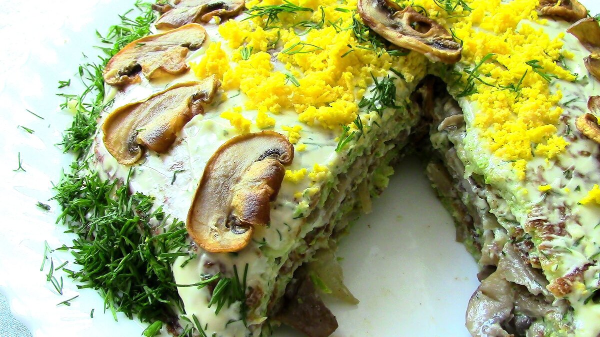 Блинный торт с мясом и грибами