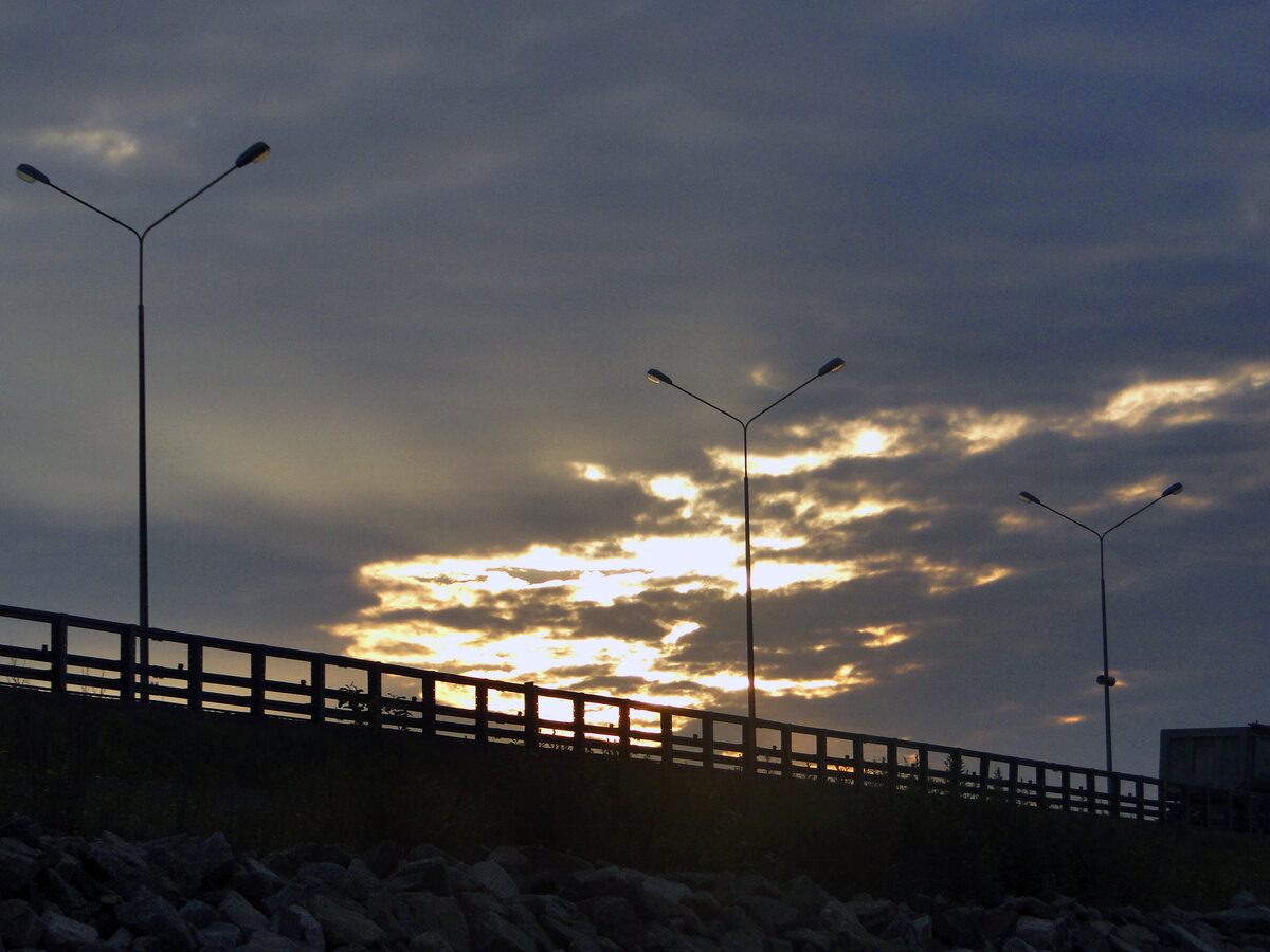 Рассвет над дамбой.