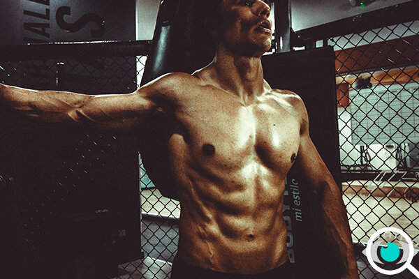 Крепкое здоровье мускулистого мужчины